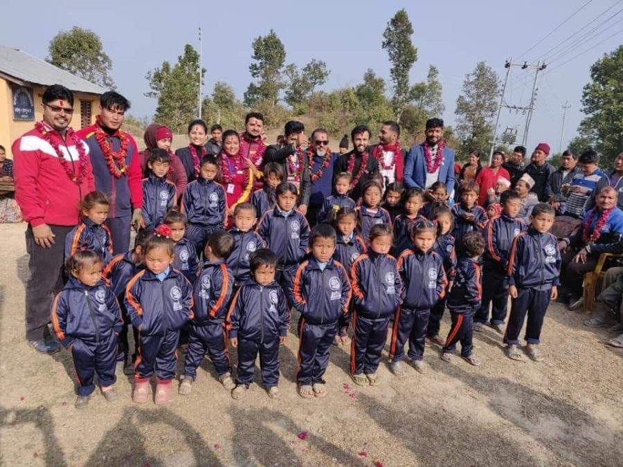 नवलपुरको विकट विद्यालयमा रोटरी र रोट्रयाक्ट क्लबको सहयोग