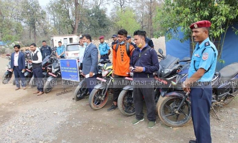 चोरी भएका मोटरसाइकल फेला पार्न सफल प्रहरी, बुझायो मोटरसाइकल धनिलाई