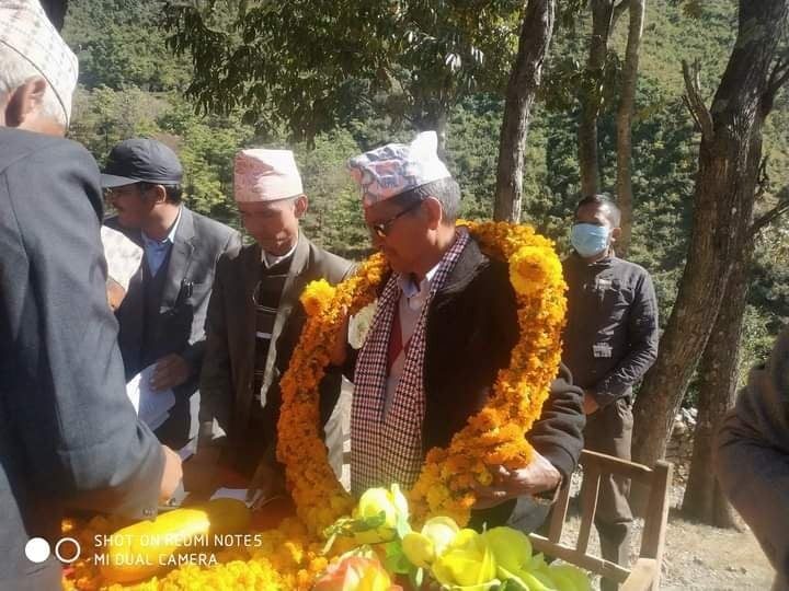 खप्तड छान्नामा सभामुख थापालाई १० केजीको मालाले सम्मन