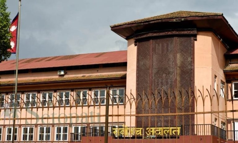 सर्वोच्चले एमाले र माओवादी केन्द्र ब्युँताउने आफ्नो फैसलामा पुनरावलोकनको अनुमति नदिने