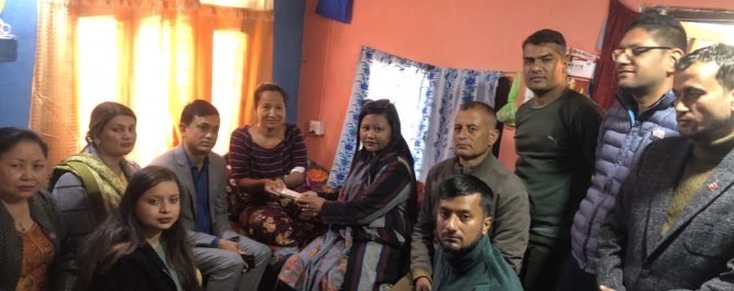 लाइन्स क्लव अफ पोखरा  अन्तर्गतका चार लाइन्स क्लवले गरे क्यान्सर पिडित हिमा कुमारी आले लाई आर्थिक सहयोग- गण्डकी आज