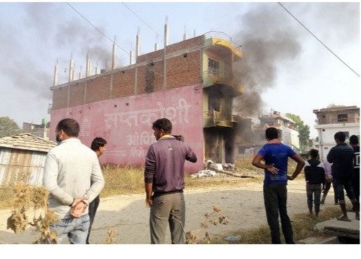 ६ वर्षीया बालिकाको हत्या आरोप लागेकाकाे घरमा आगजनी