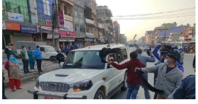 अर्थमन्त्री बिष्णु पौडेललाई बुटवलमा कालोझण्डा