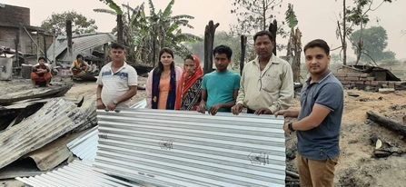 आगलागी पिडितलाई ईन्द्रेणीको सहयोग