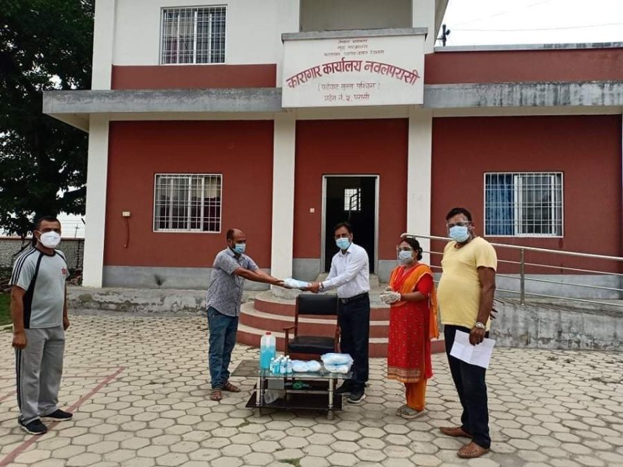 रामग्राम नगरपालिकाद्वारा नवलपरासी कारगारका कैदीबन्दीहरुलाइ स्वास्थ्य सामग्री बितरण